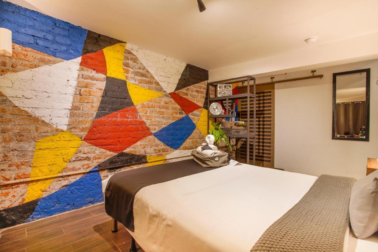 Deluxe Double Room Shower