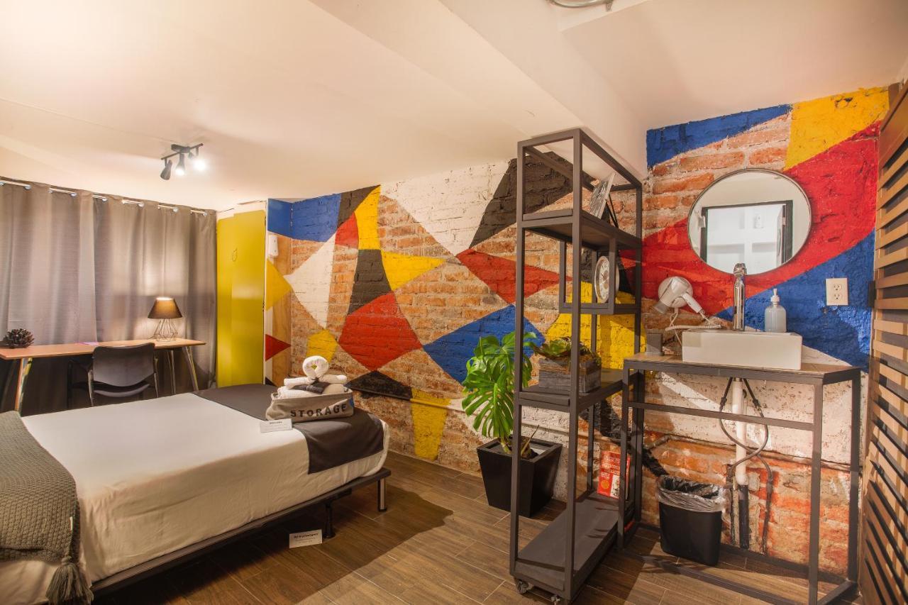 Deluxe Double Room Shower