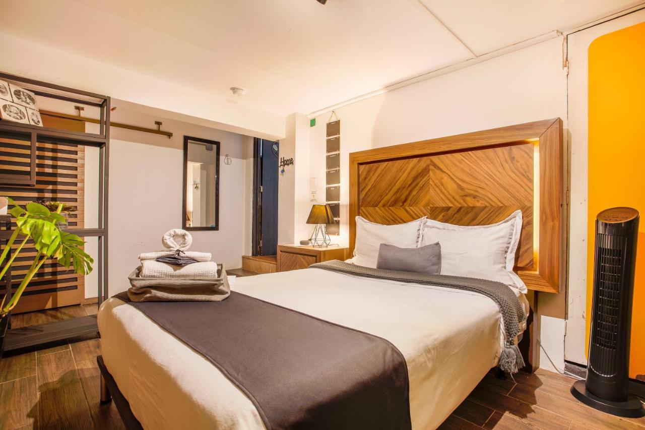 Deluxe Double Room Shower