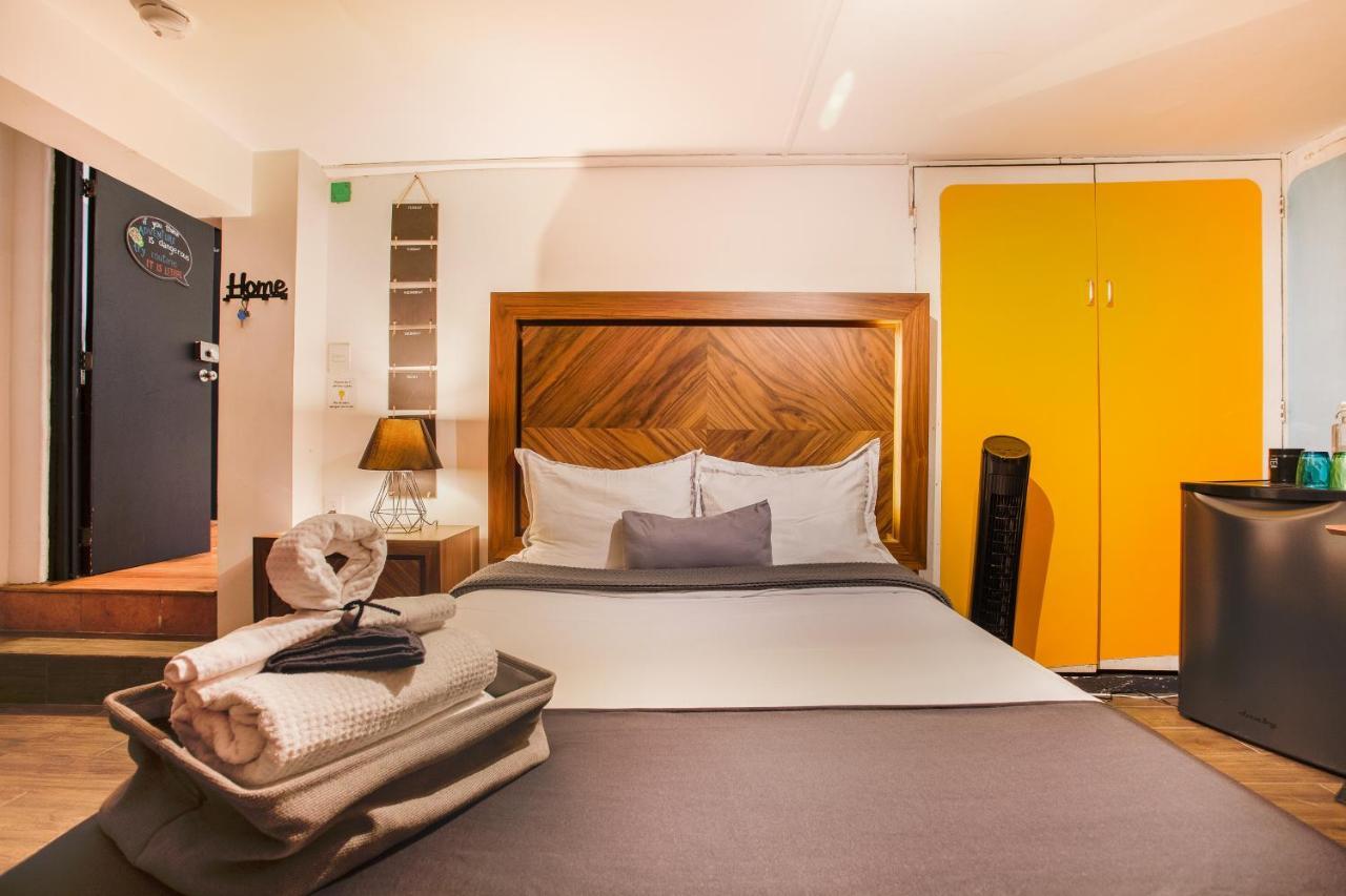 Deluxe Double Room Shower