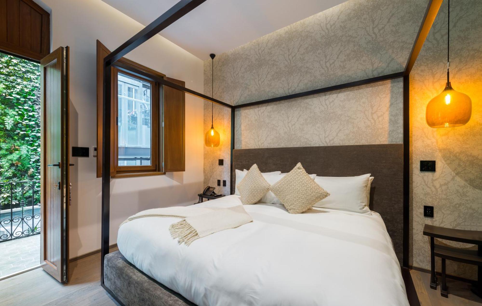 Deluxe Room,1739501895:JPEG