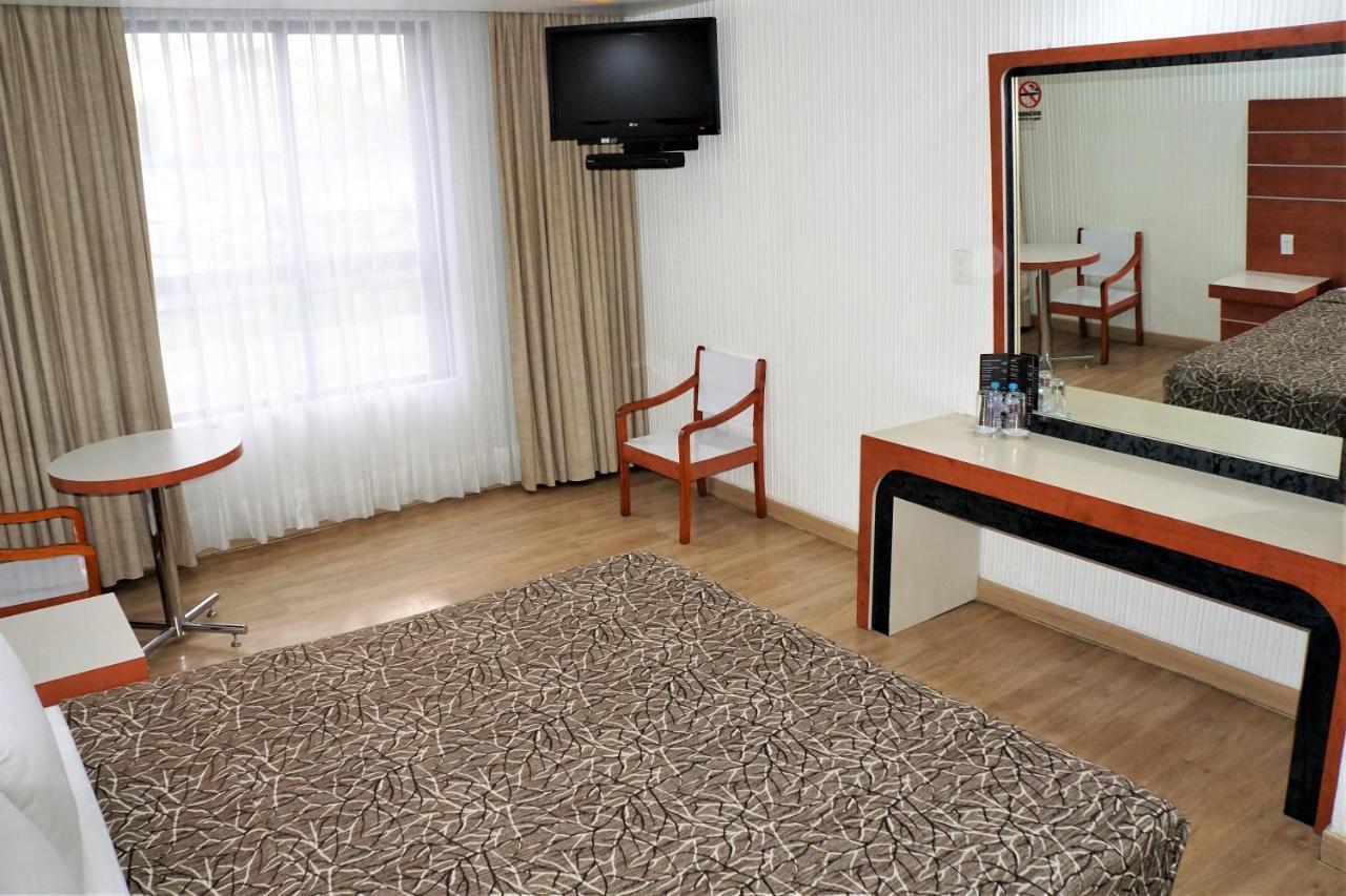 Deluxe Queen Room,1486549939:JPEG