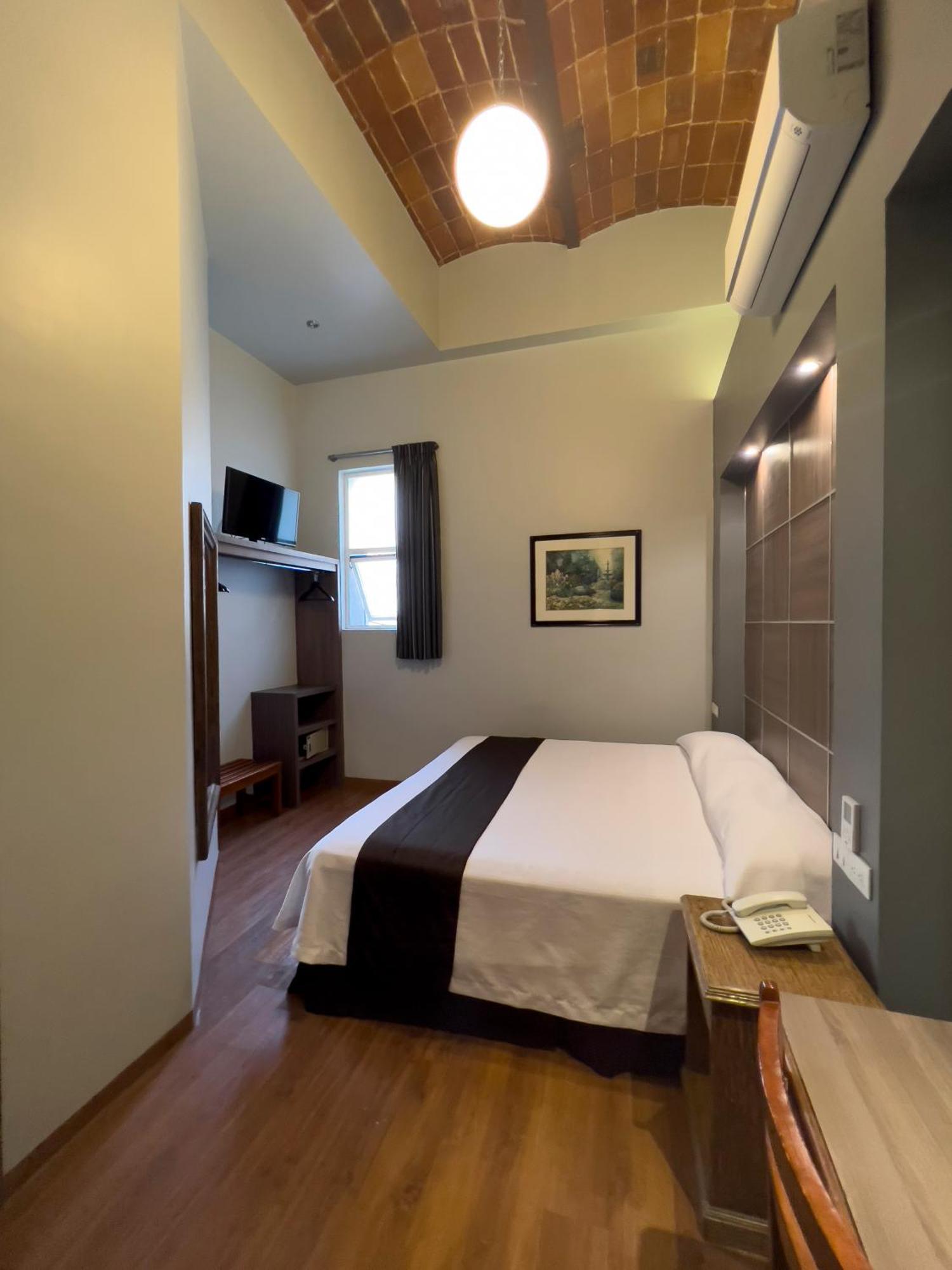 Standard King Room,1527975649:JPEG
