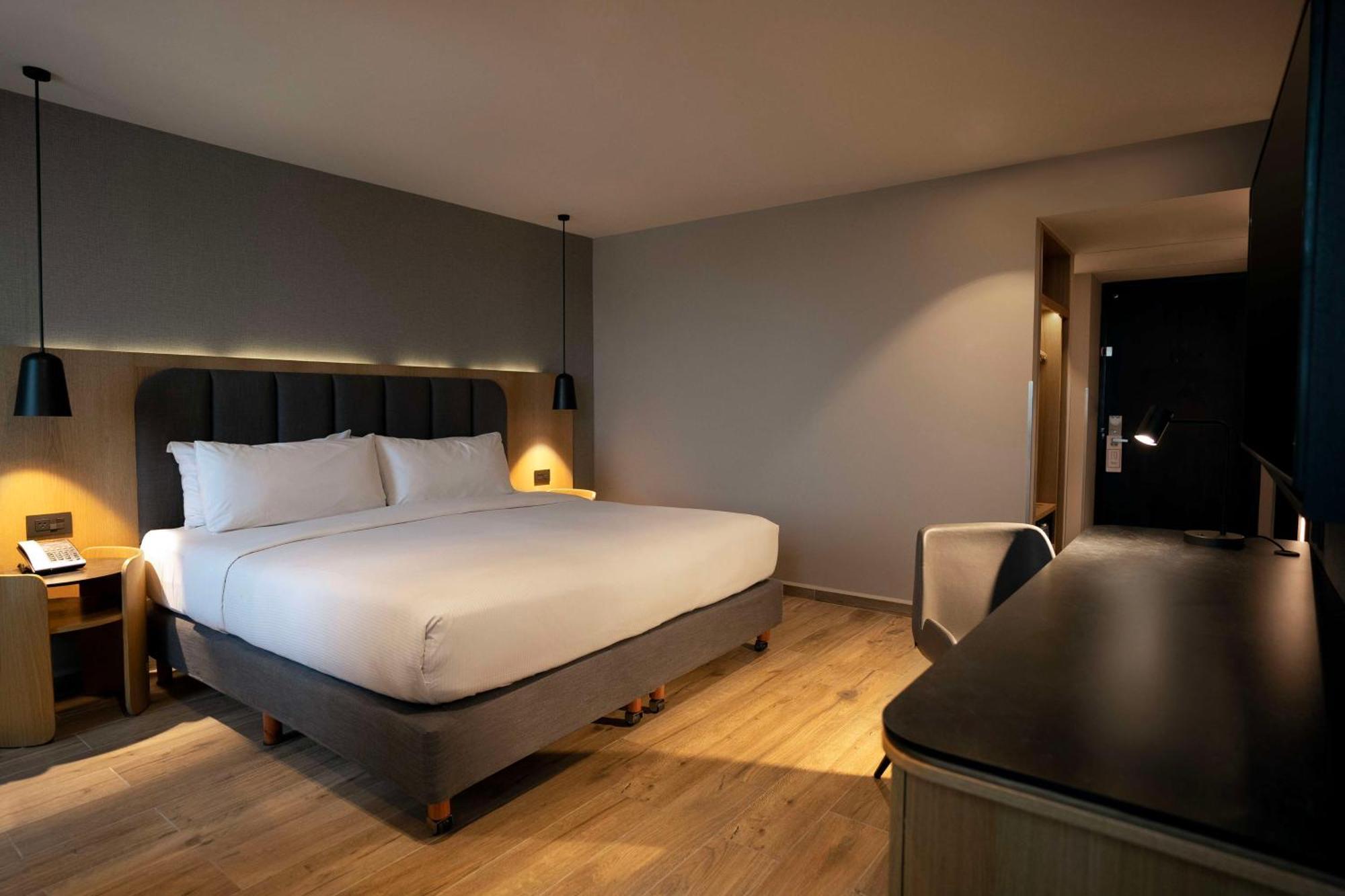 King Guest Room,1625481685:JPEG