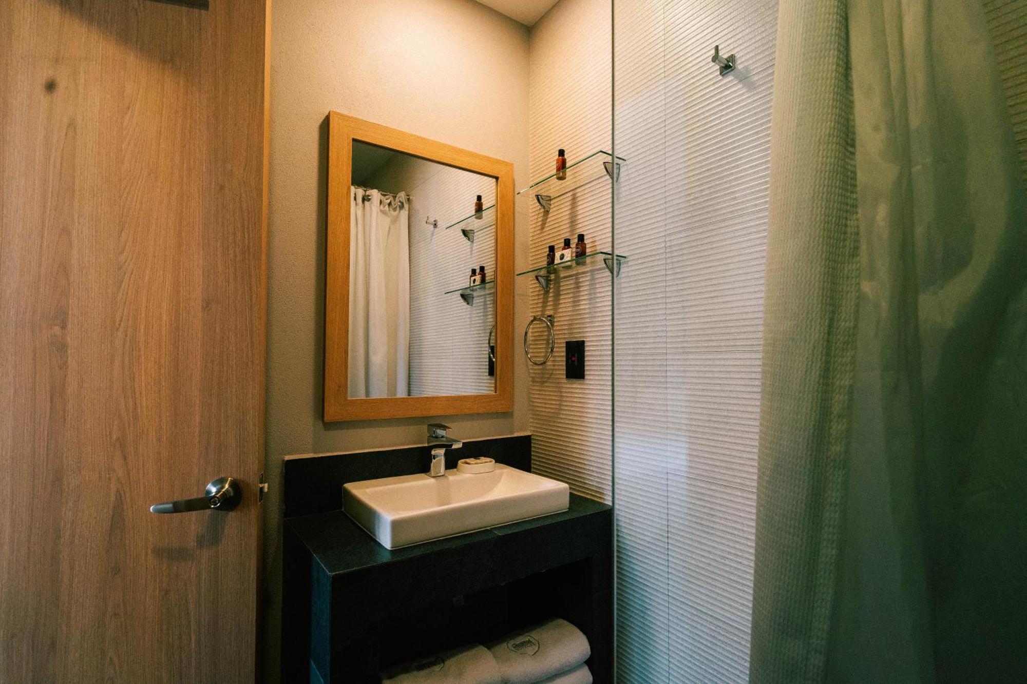 Deluxe King Room,1649036901:JPEG