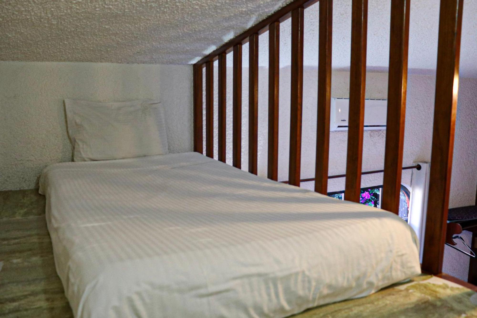 Twin Room,1677884921:JPEG