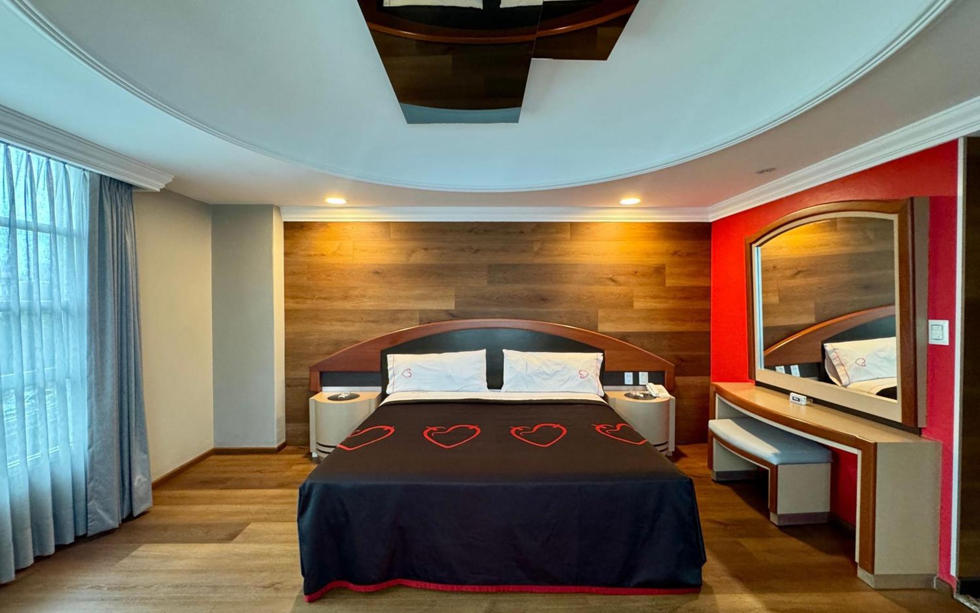 Double Room,1743467441:JPEG
